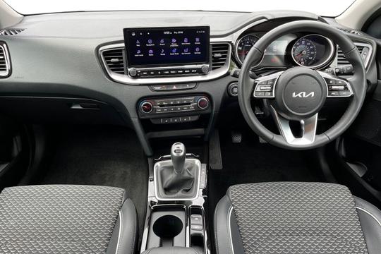 Kia Ceed Photo autoimg-2565a23015c2e5da97f0c9957db8e63857f591dd.jpg
