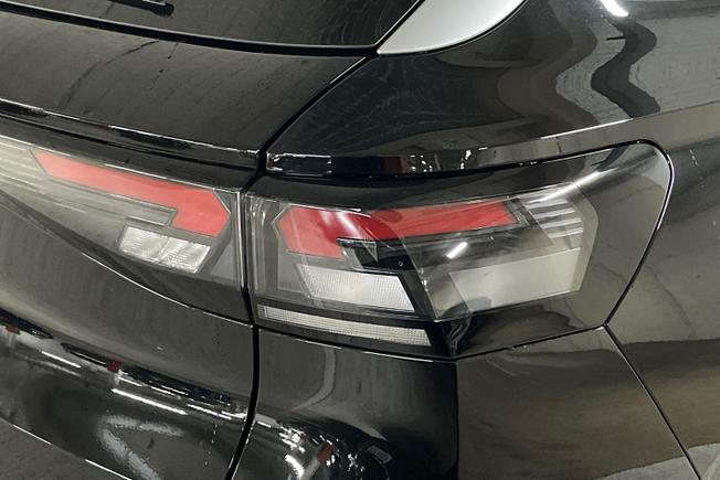 VOLKSWAGEN T-Roc Photo 18
