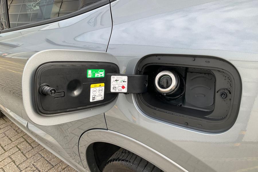 Ford Kuga Photo autoimg-2566405d64c304ec9556fd57ec9ddd8d0c0725c7.jpg
