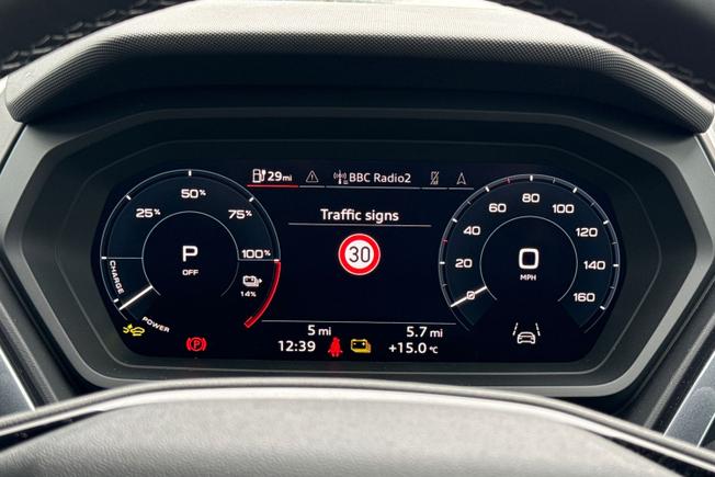 AUDI  Q4 Photo 15