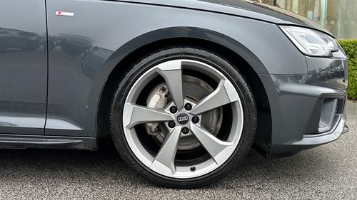 Audi A4 Avant Photo autoimg-256ad7f5a003cfee547d70cb32adcd7f039041c5.jpg