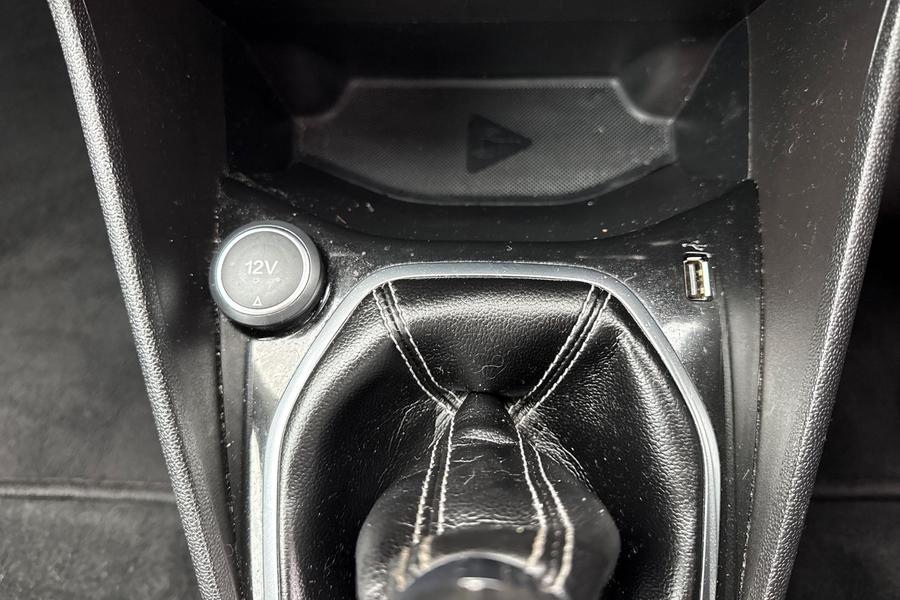 Ford FIESTA Photo autoimg-256f980155192d1a85f7e97a3f0e7fde62b0915b.jpg
