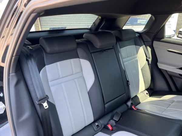 Land Rover Range Rover Evoque Photo autoimg-25712e8e973a17b71635207dff4360c17ce65e66.jpg