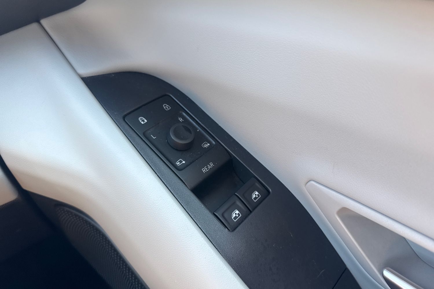 Ford Explorer Photo 15
