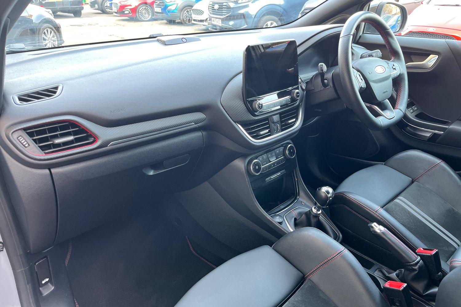 Ford PUMA Photo 17
