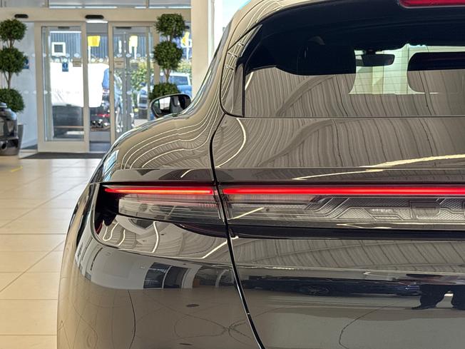 PORSCHE Taycan Photo 23