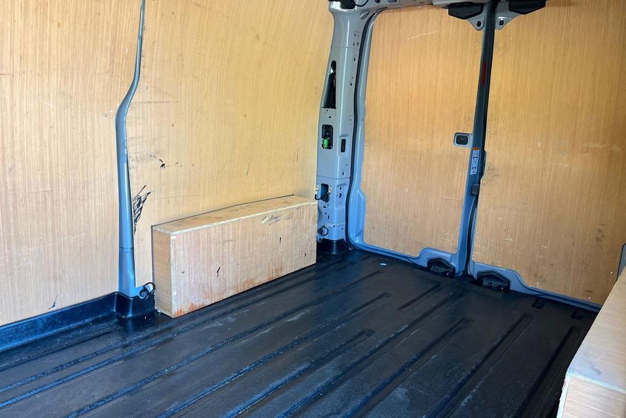 Used FORD TRANSIT CUSTOM YG24ZZD 4