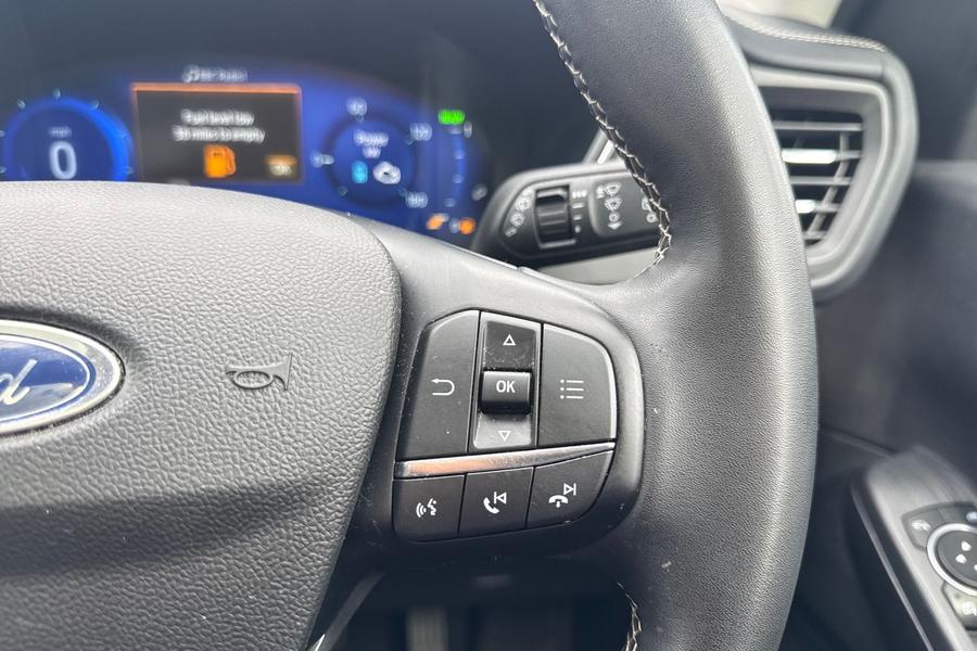 Ford KUGA Photo autoimg-259603618f390ff780ec07a01e7eb53c7cb80b2a.jpg