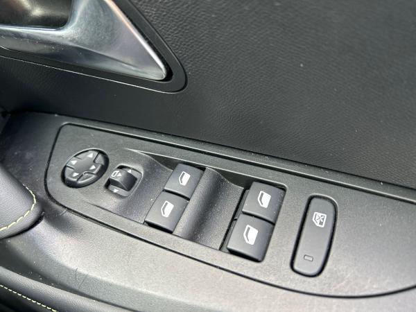 Peugeot 2008 Photo autoimg-25a571dd9b778bd0d8330b670ee7ed67da23f94f.jpg