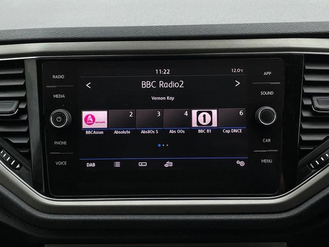 VOLKSWAGEN T-Roc Photo 13