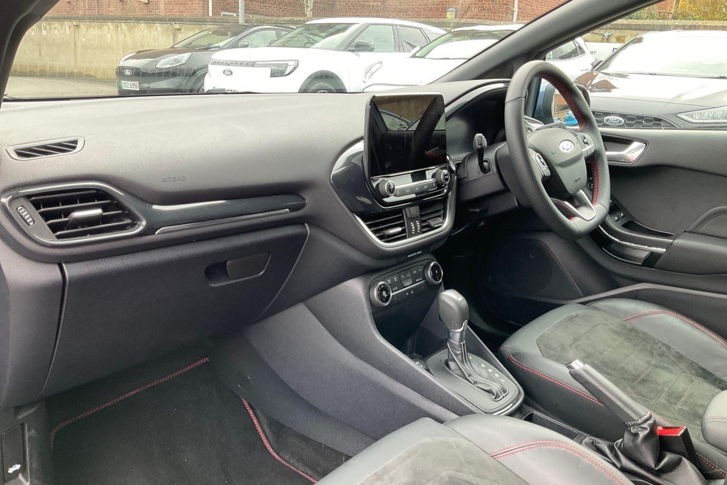 Ford FIESTA Photo 17