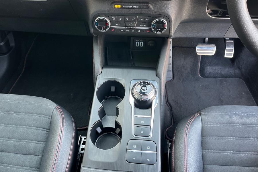 Ford Kuga Photo autoimg-25ad85b18cee4b6a2b47db11bd200ee86c8d5704.jpg