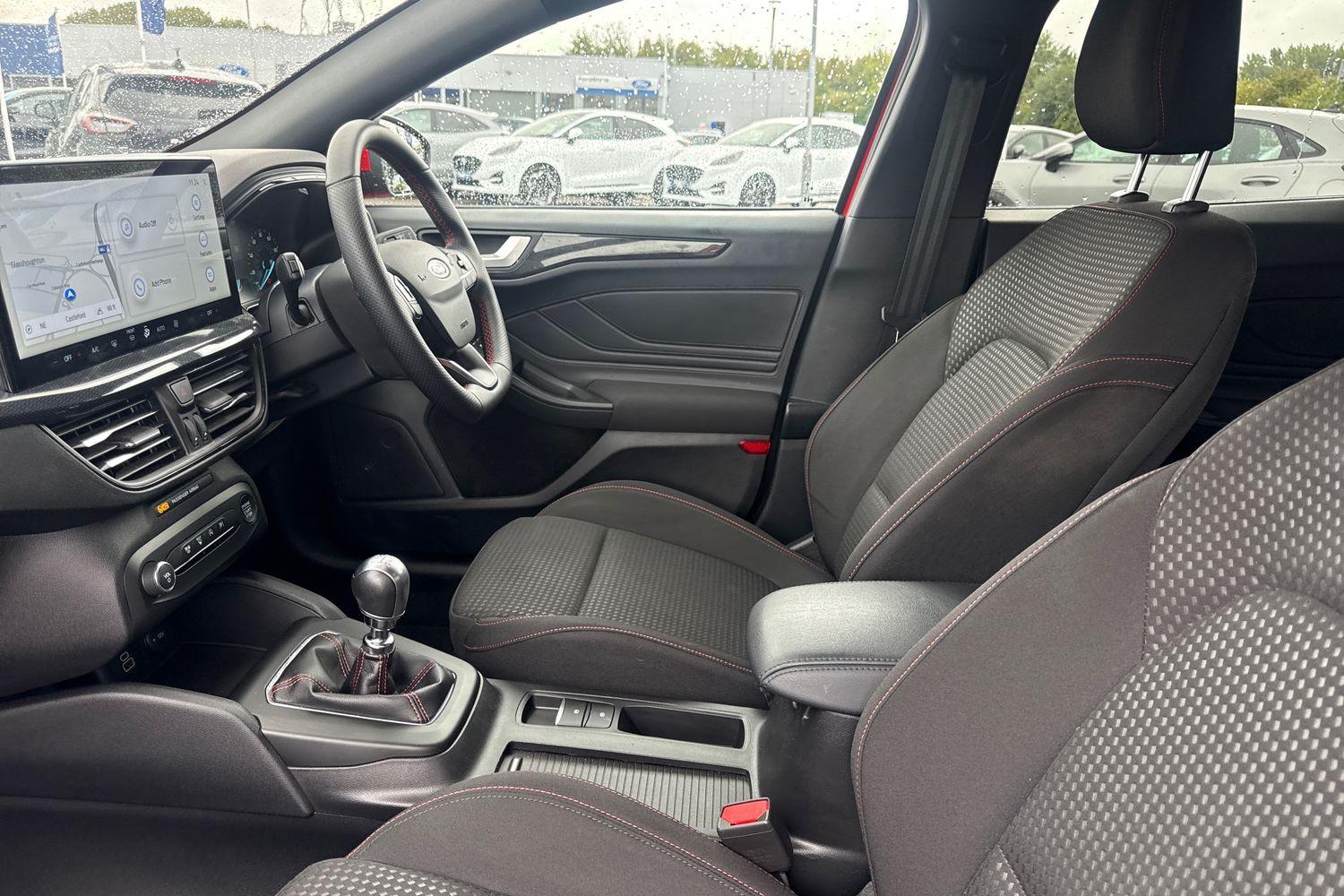 Ford FOCUS Photo 18