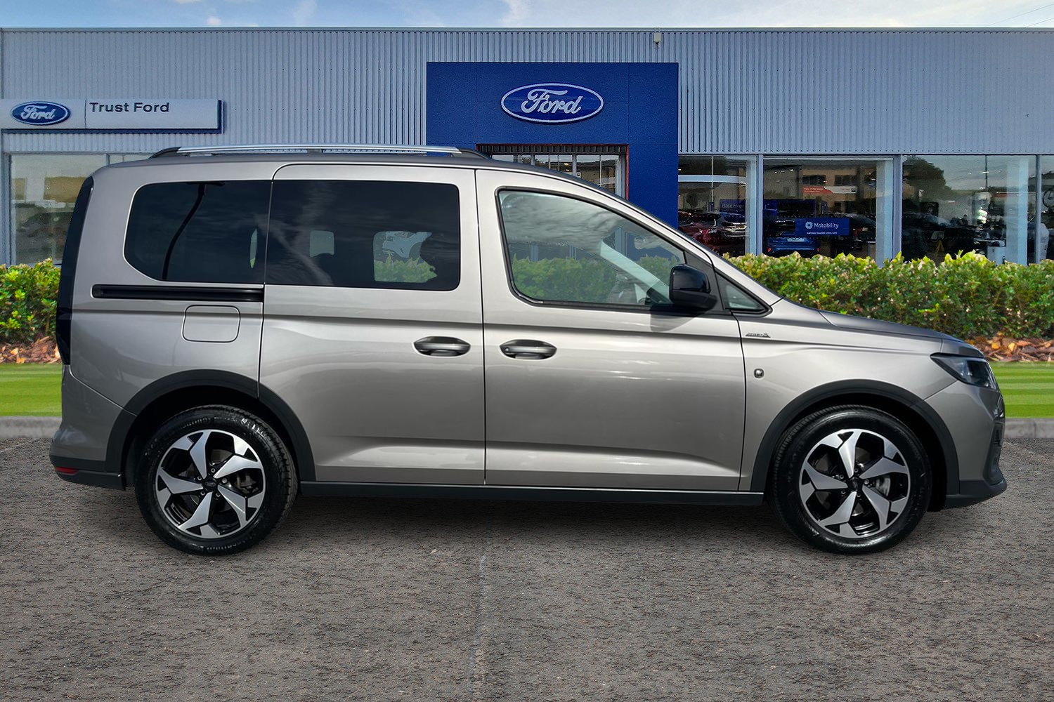 Ford TOURNEO CONNECT Photo 2