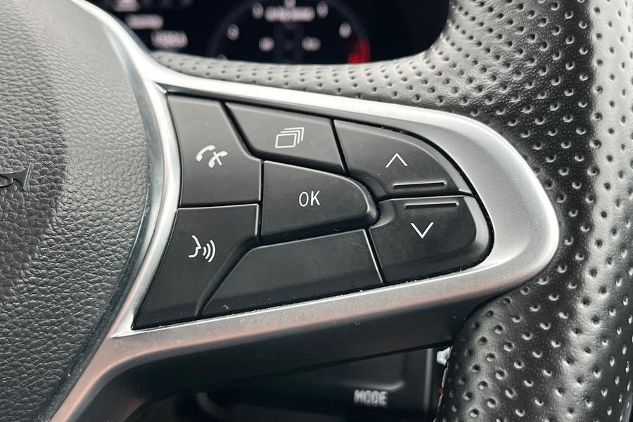 Renault Clio Photo autoimg-25b83982c22d8664a3590b8457176ff39716ba53.jpg