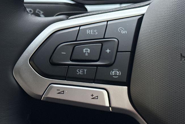 VOLKSWAGEN T-Roc Photo 16
