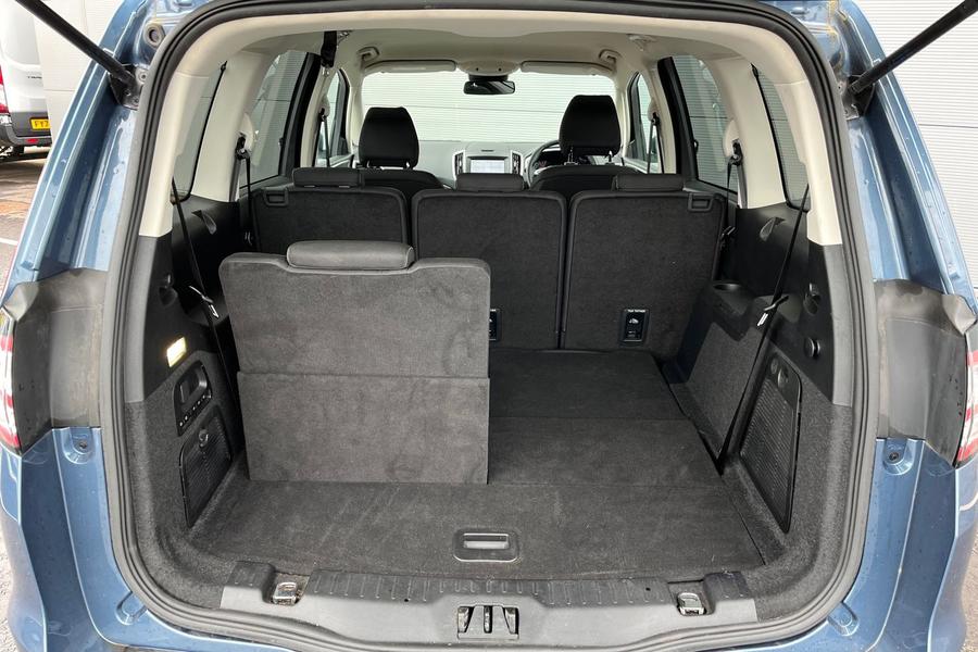 Ford GALAXY Photo autoimg-25c0f74a7469cfb19923e54c44dce70fb653a9e3.jpg