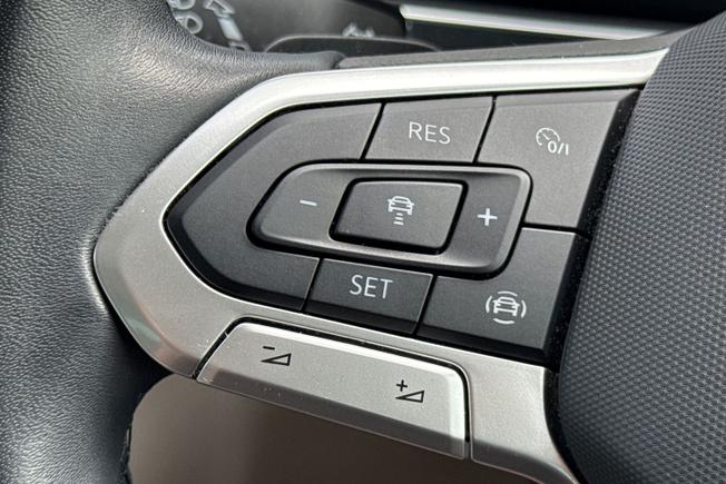 VOLKSWAGEN Tiguan Photo 16