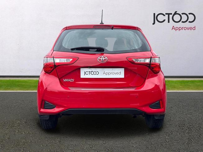 TOYOTA Yaris Photo 7