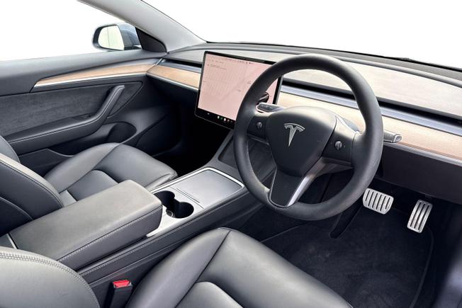 TESLA Model 3 Photo 6