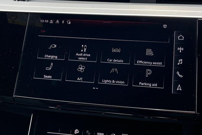 AUDI Q8 E-Tron Photo 32