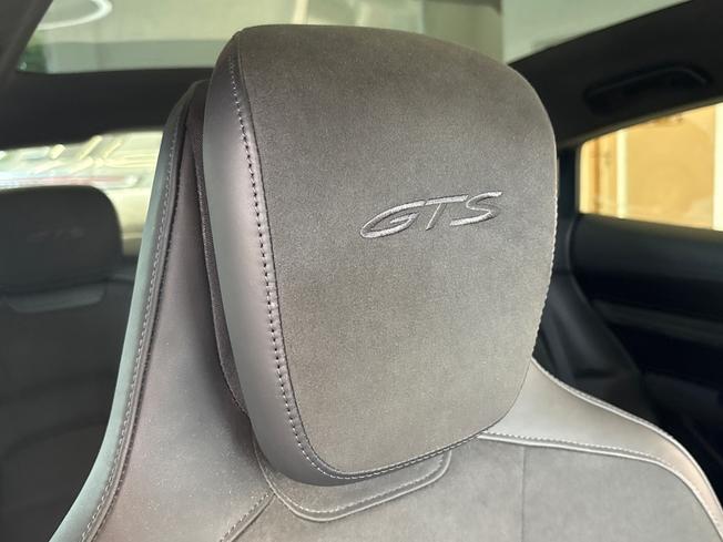 Porsche Taycan Photo 15