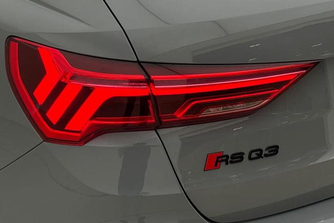 AUDI RS Q3 Photo 18