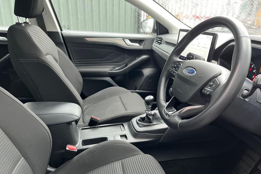 Ford Focus Photo autoimg-25db45c8e9897ba49a5ff31442ef6a0cc191d5d6.jpg