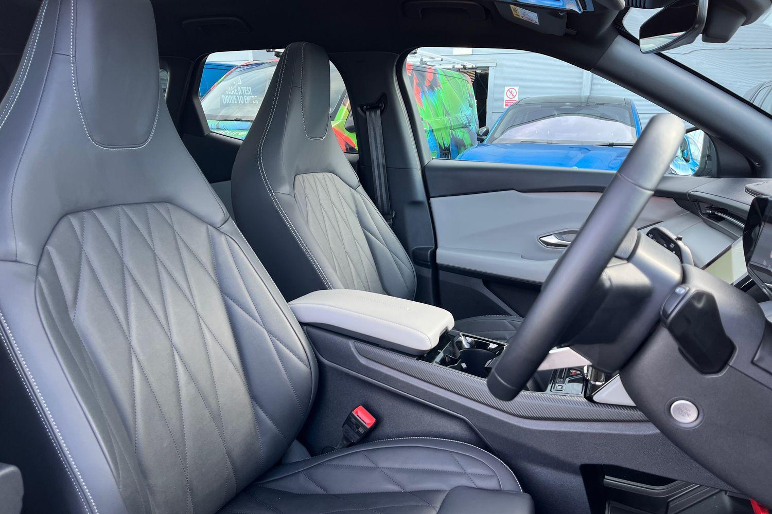 Ford Explorer Photo 16