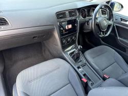 VOLKSWAGEN Golf Photo 2