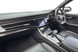 AUDI Q7 Photo 2