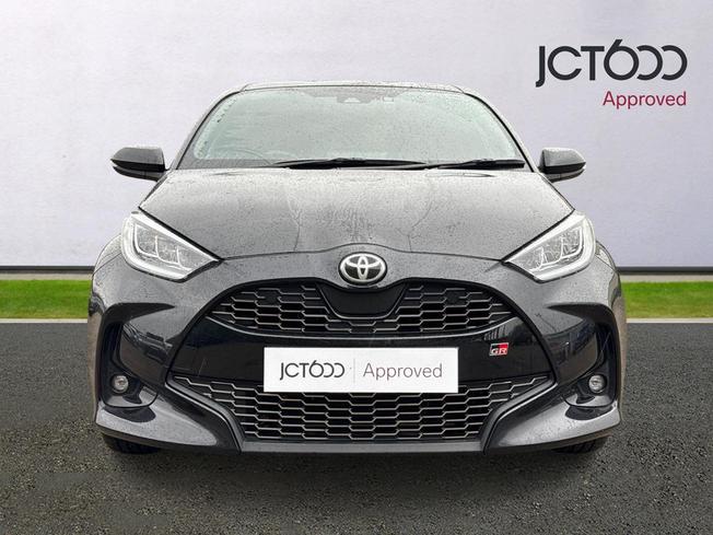 TOYOTA Yaris Photo 8