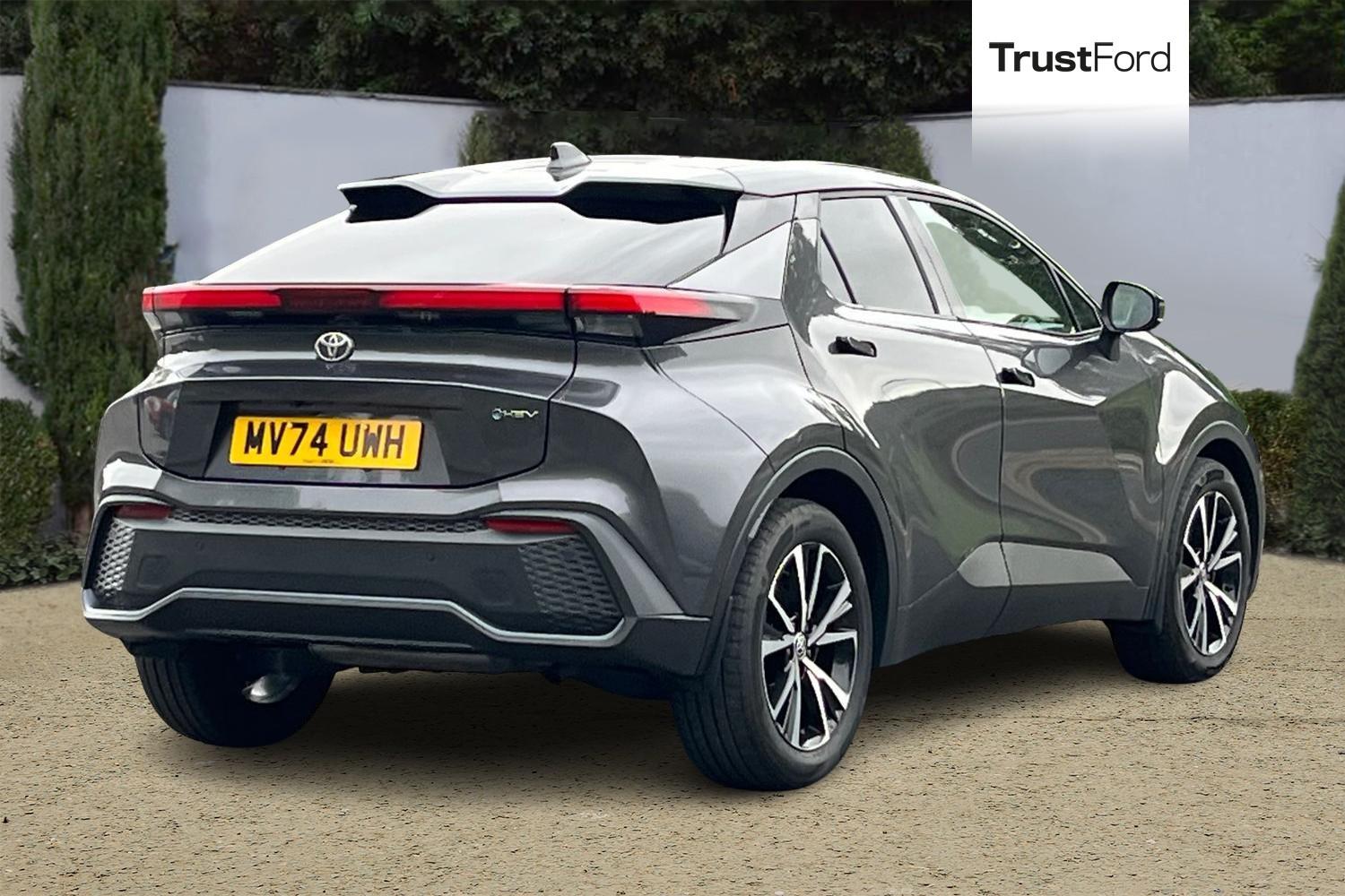 Toyota C-HR Photo 3