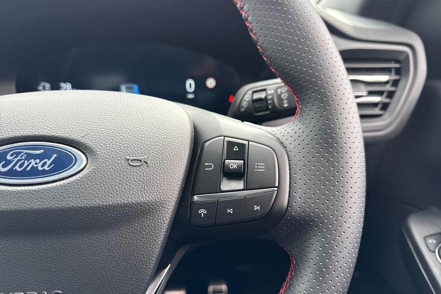 Ford KUGA Photo autoimg-25ed138d496d509aea0d273a2641ab86234dc85e.jpg