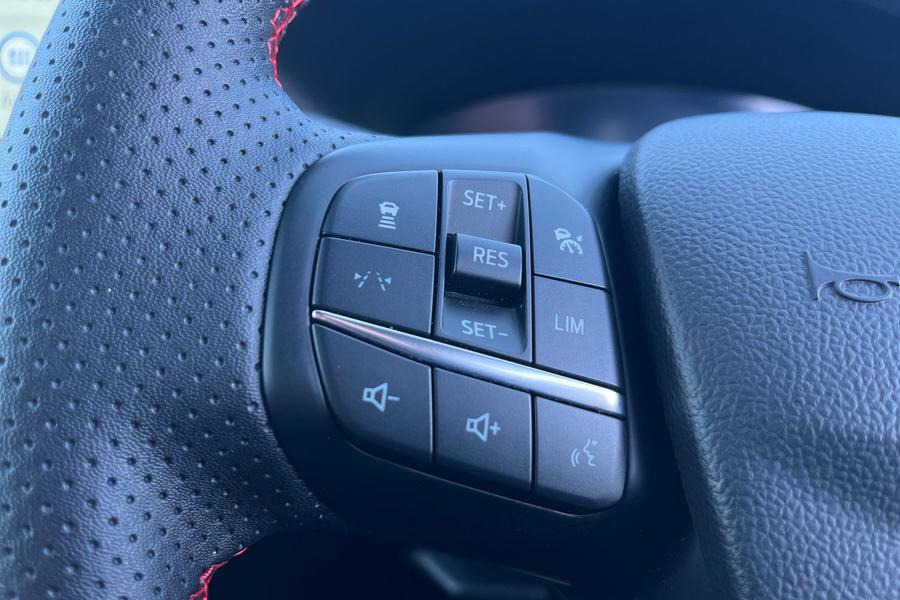 Ford Kuga Photo autoimg-25f324c49a2966218bbd84256798252d64c92b8d.jpg