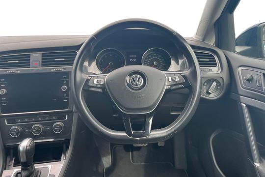 Volkswagen Golf Photo autoimg-25f32aac04e83fd2a5adfebaff595199598dbf95.jpg