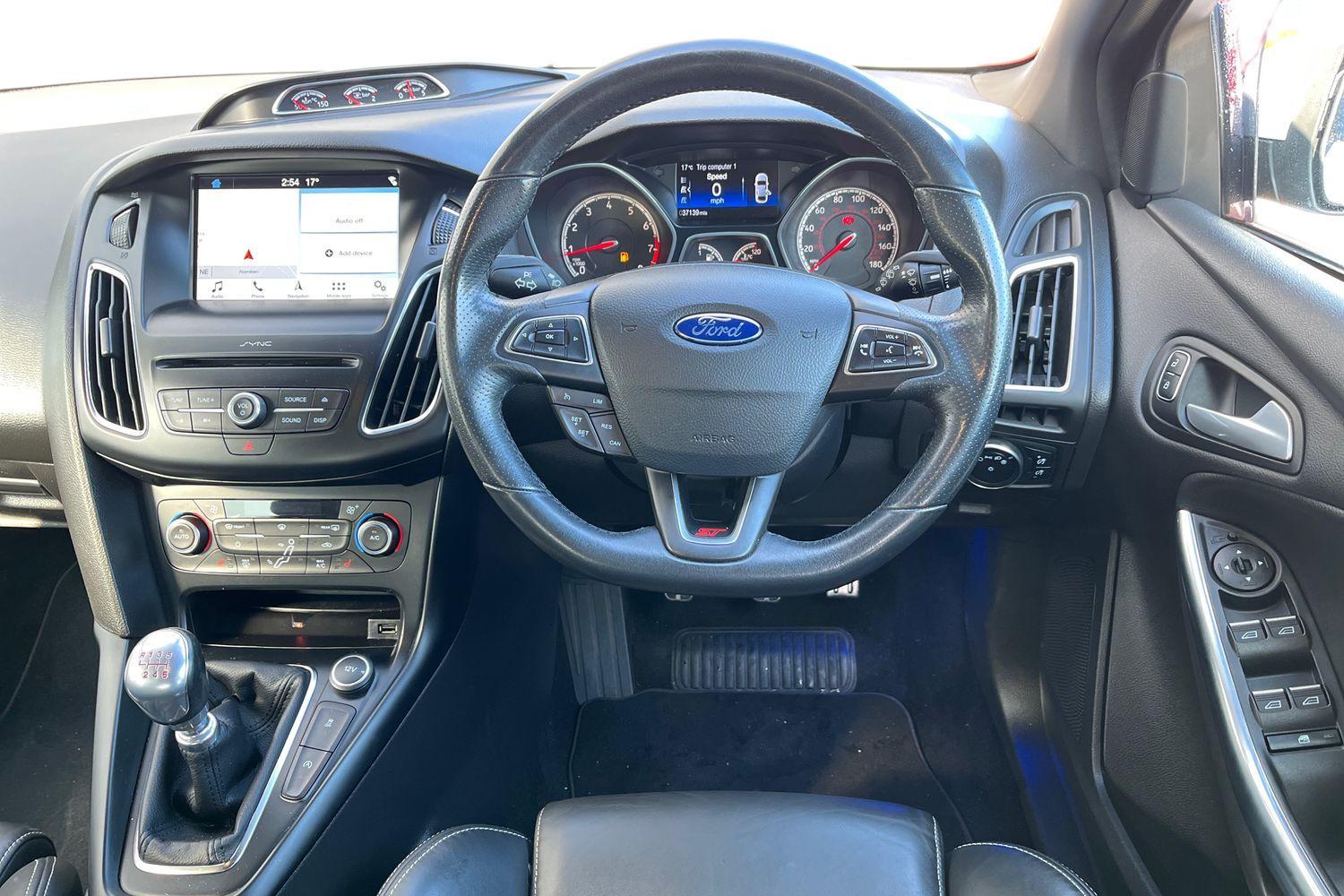 Ford FOCUS Photo 10