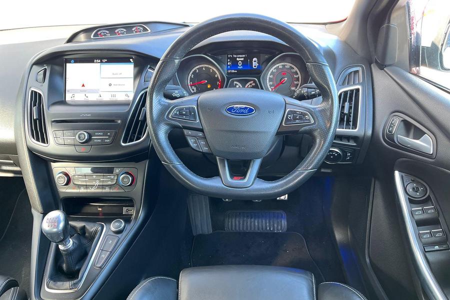 Ford FOCUS Photo autoimg-25fd1799fcc45d44d96fda1c2937560e4a6cf2c3.jpg