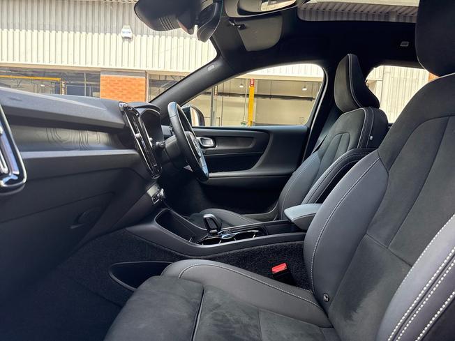 VOLVO C40 Photo 38