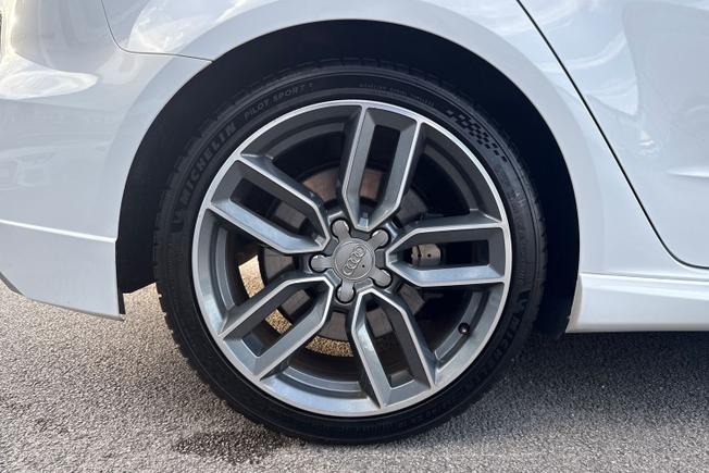 AUDI S3 Photo 5