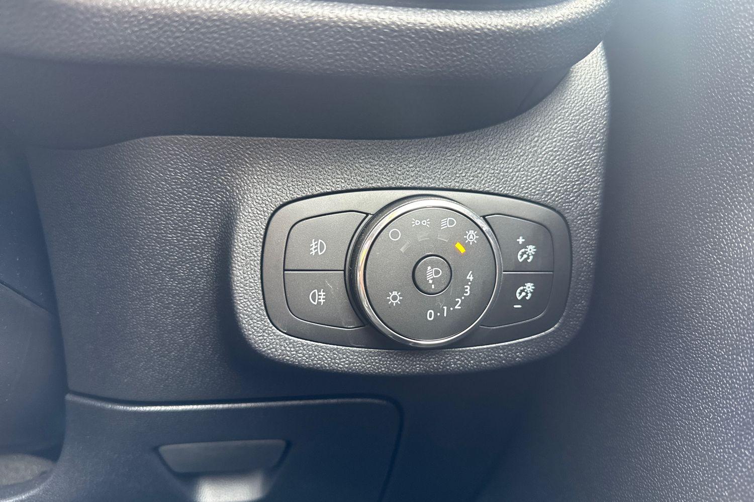 Ford FIESTA Photo 38