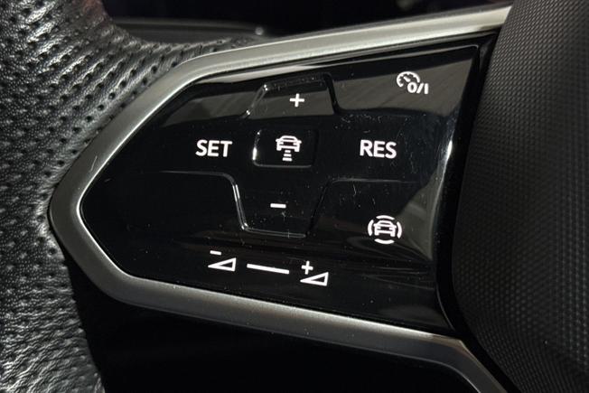 VOLKSWAGEN Golf Photo 16