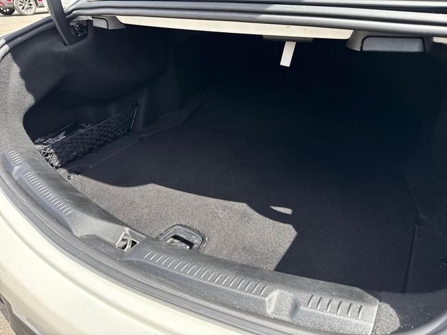 MERCEDES-BENZ E Class Photo 12