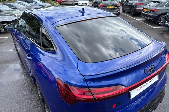 AUDI Q8 E-Tron Photo 23
