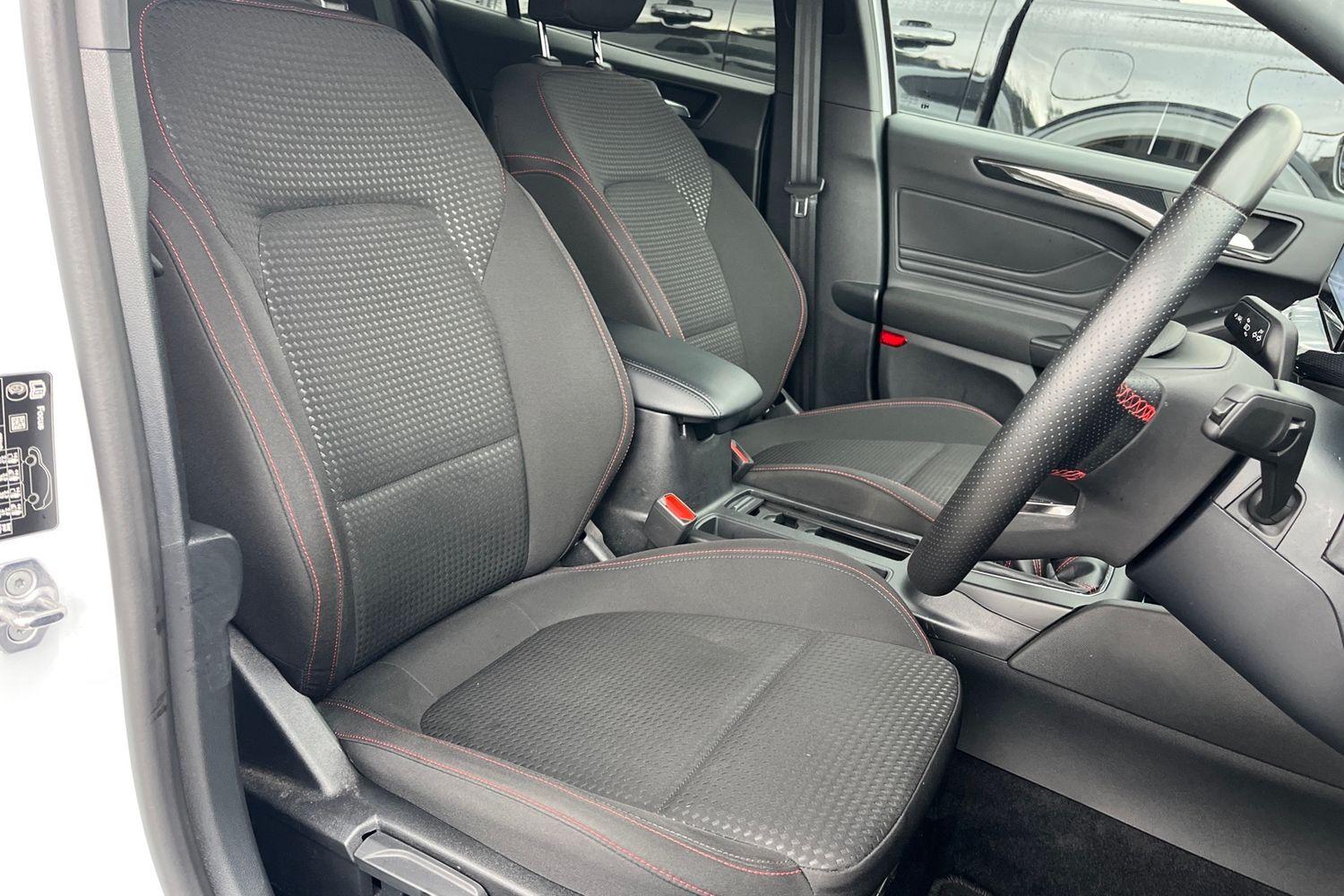 Ford FOCUS Photo 16