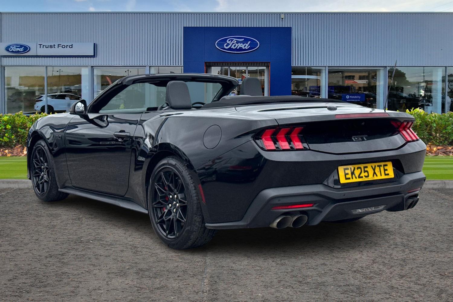 Ford MUSTANG Photo 1