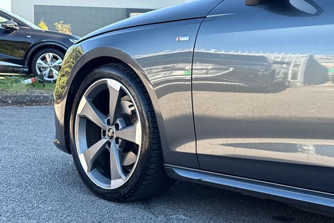 AUDI A4 Photo 23