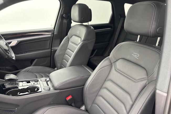 VOLKSWAGEN Touareg Photo 29