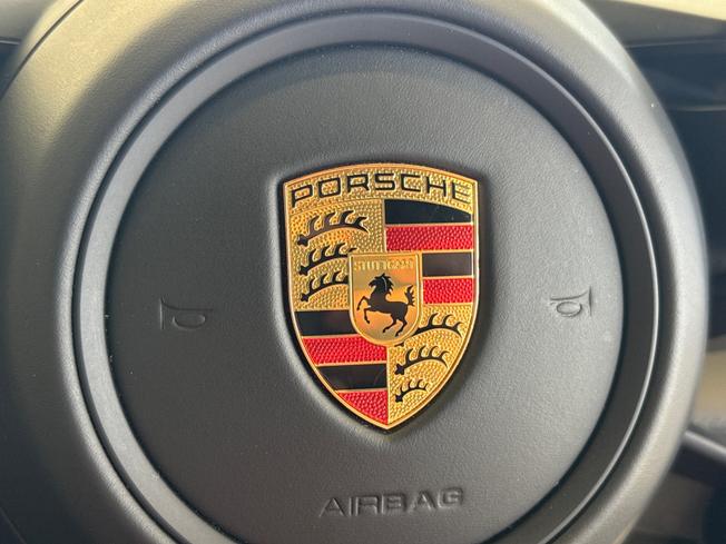 PORSCHE Taycan Photo 39