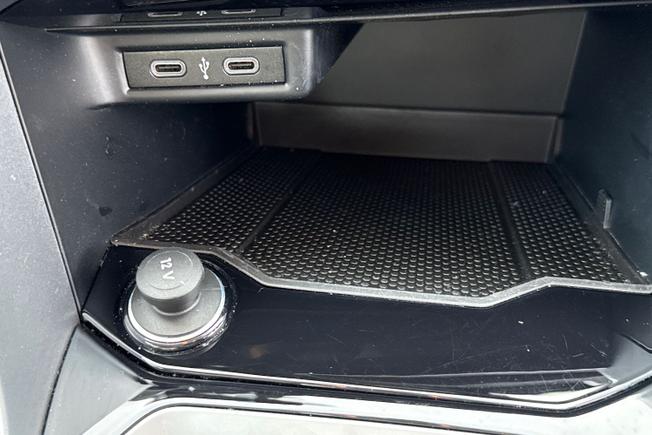 VOLKSWAGEN T-Roc Photo 32